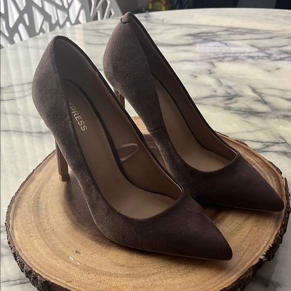 Express Shoes - Elegant Brown Suede Pumps